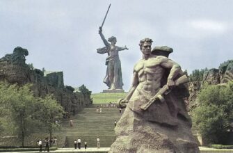 Кто автор статуи и основной создатель памятника-ансамбля на Мамаевом кургане?