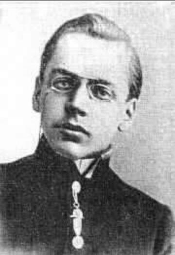 Под чьим руководством в 1930-х годах во Всесоюзном арктическом институте развернули работы по строительству целой сети полярных станций?